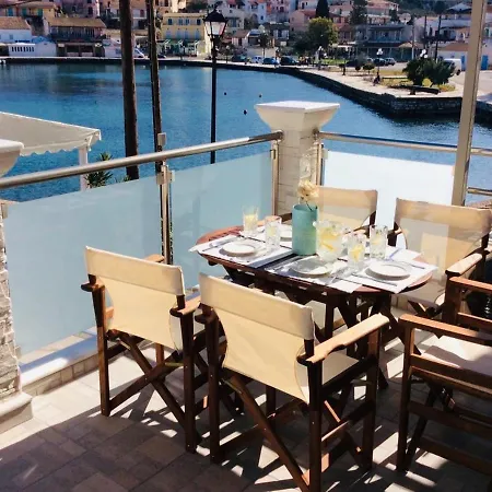Alekas Harbour House *